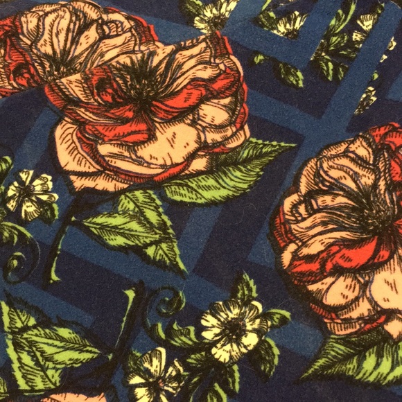 LuLaRoe Blue leggings w/ roses - Picture 2 of 3